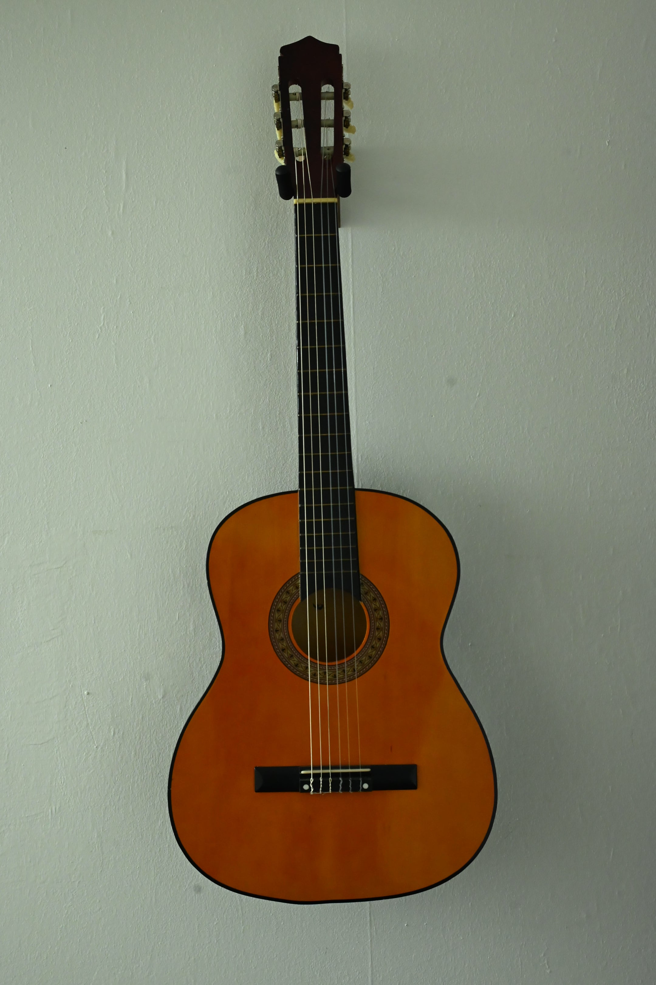 Guitare classique table tilleul