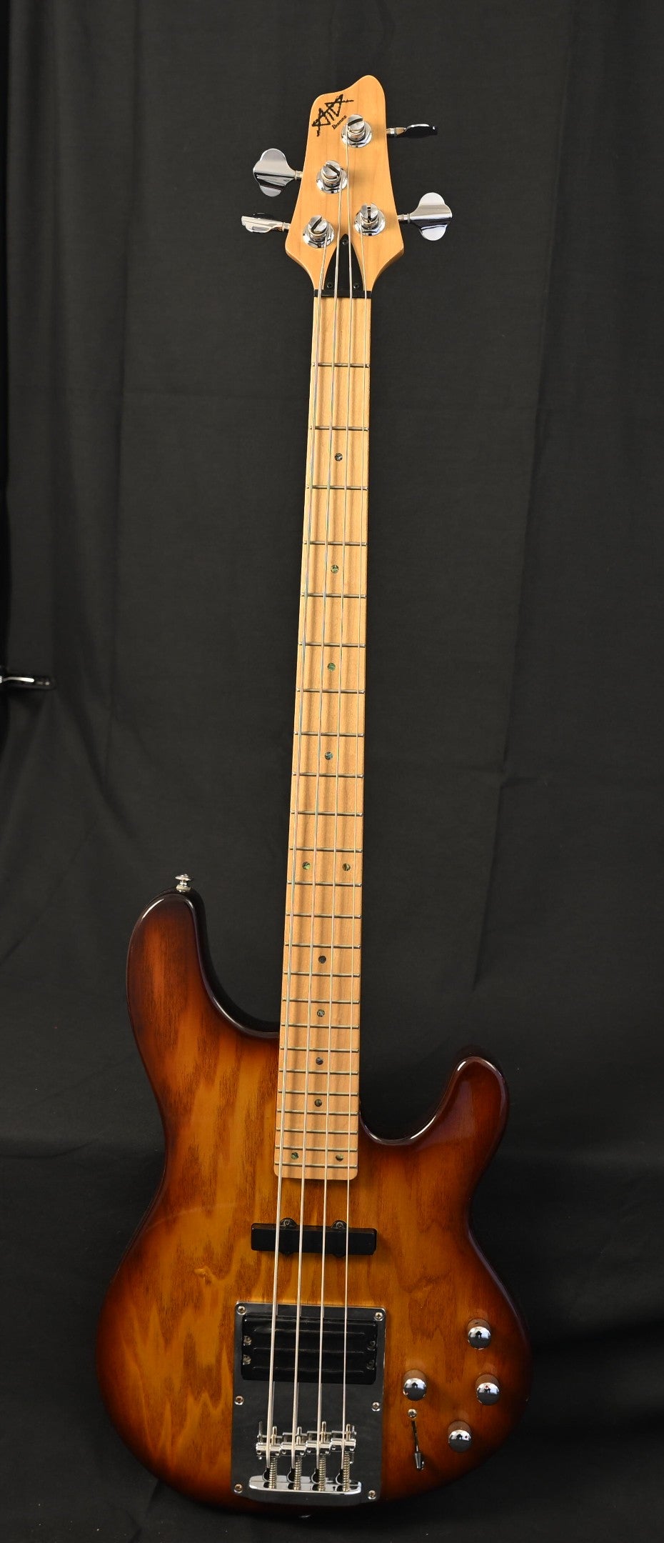 Basse Ibanez ATK300 Tri Fade Burst (TFB)