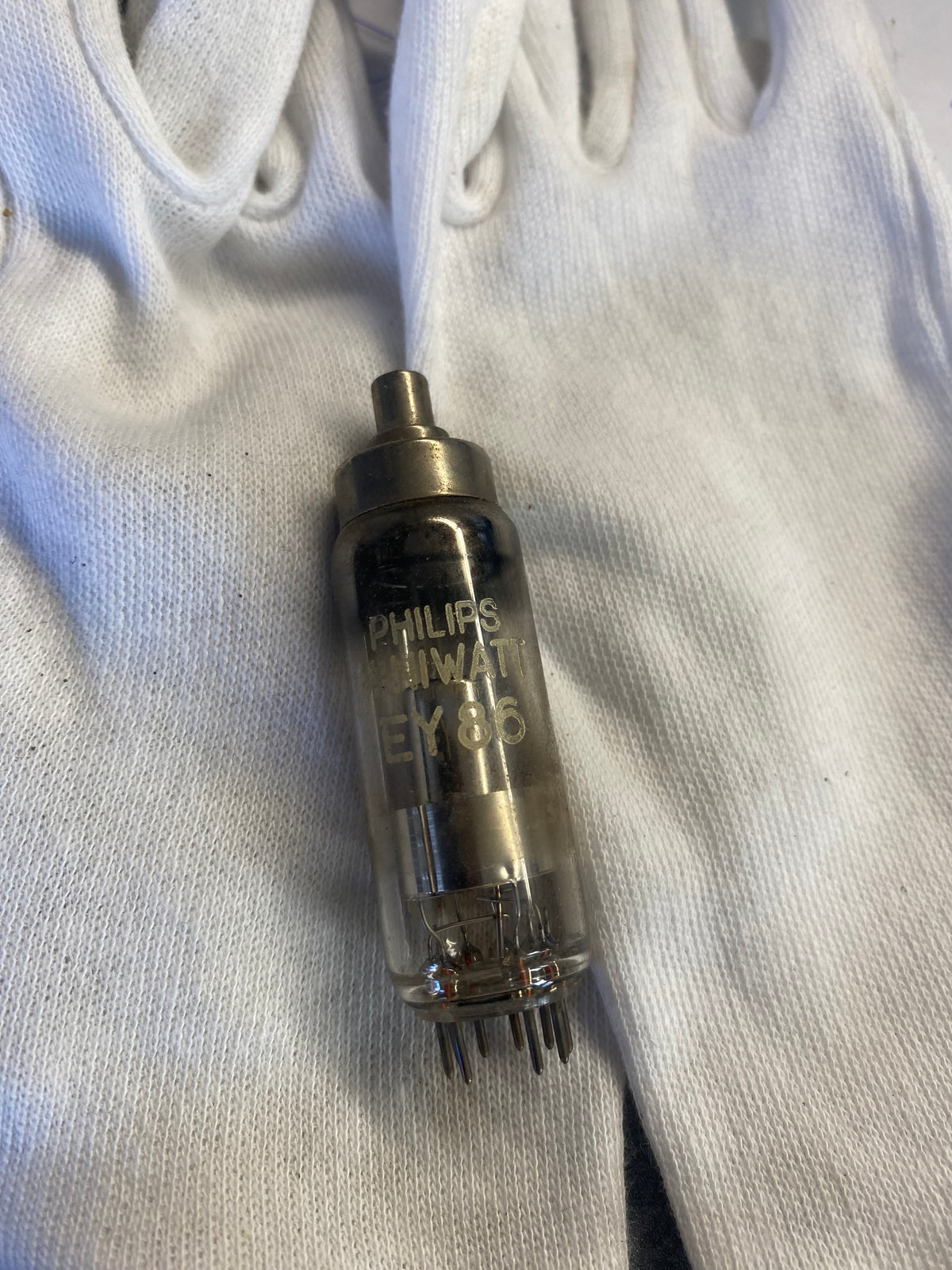 EY86 Miniwatt Philips