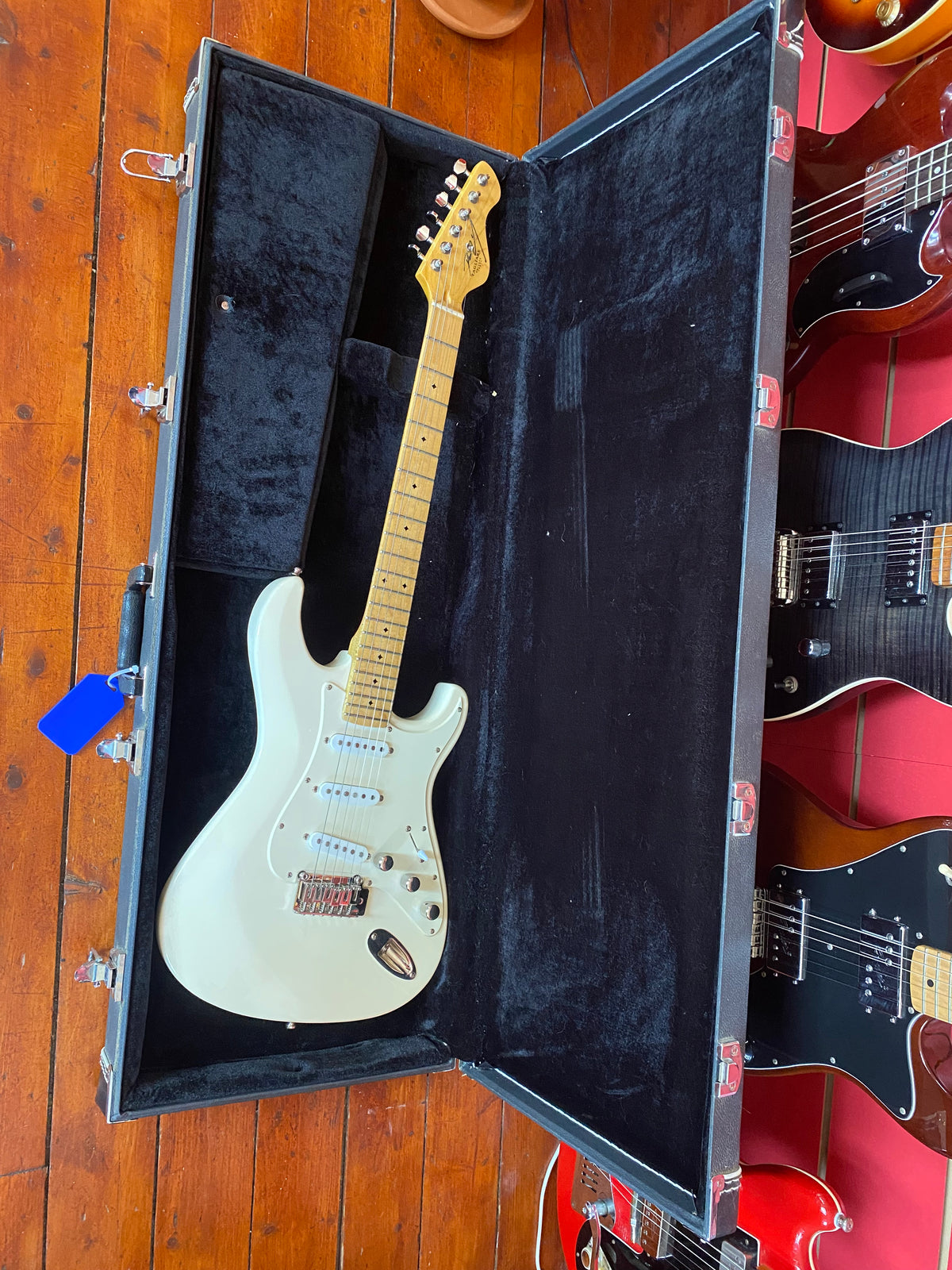 Guitare Dean Zelinsky Tagliare Private Label